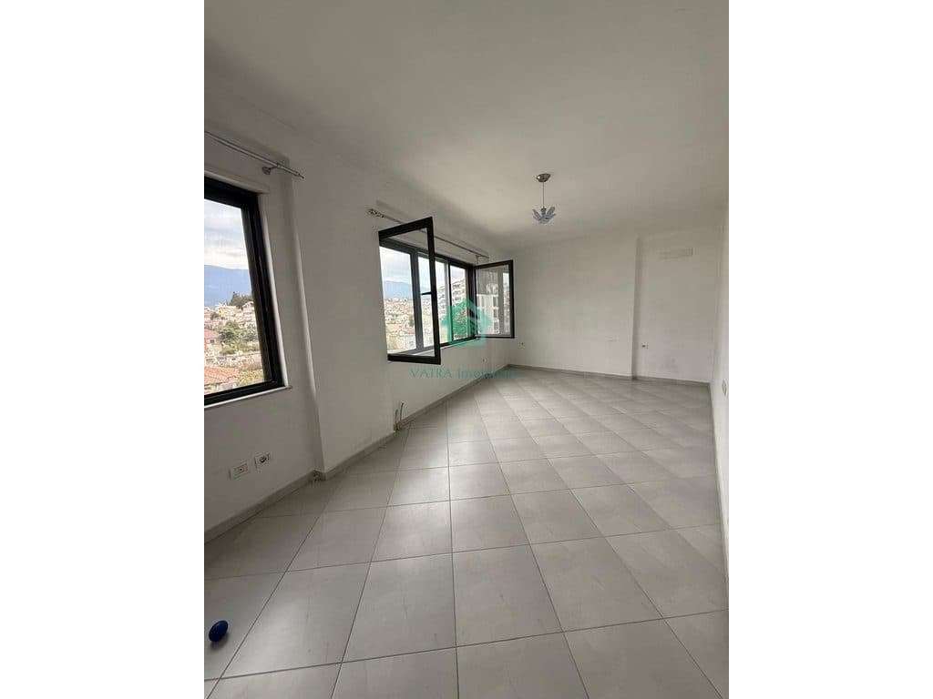 Apartament 2+1 +2 Për Shitje në Tregu Elektrik, Tiranë - 205,000 Lekë| 106 m²