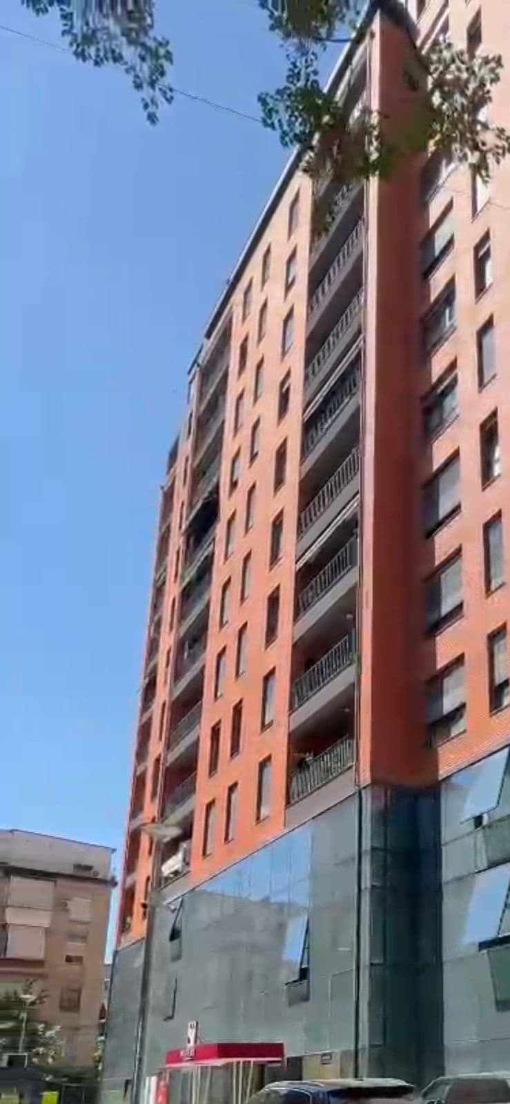 Ambent Zyre 3+1+2+Post parkim Me Qira në Myslym Shyri mbrapa Gjykates, Tiranë - 2000€ | 120 m² 1