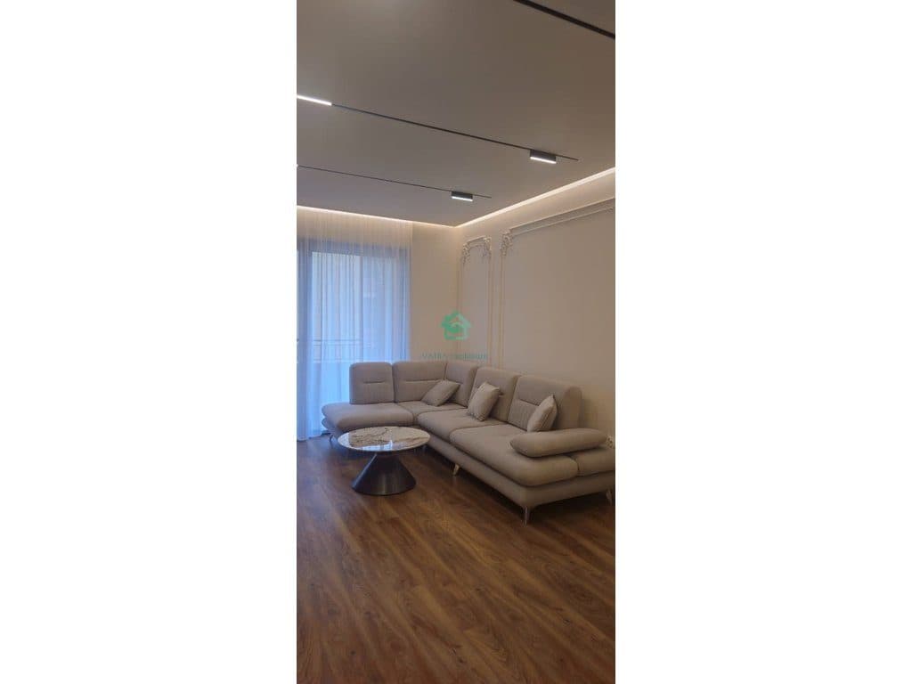 Apartament 1+1 Me Qira në Liqeni i Thatë përbri Radisson, Tiranë - 1100€
