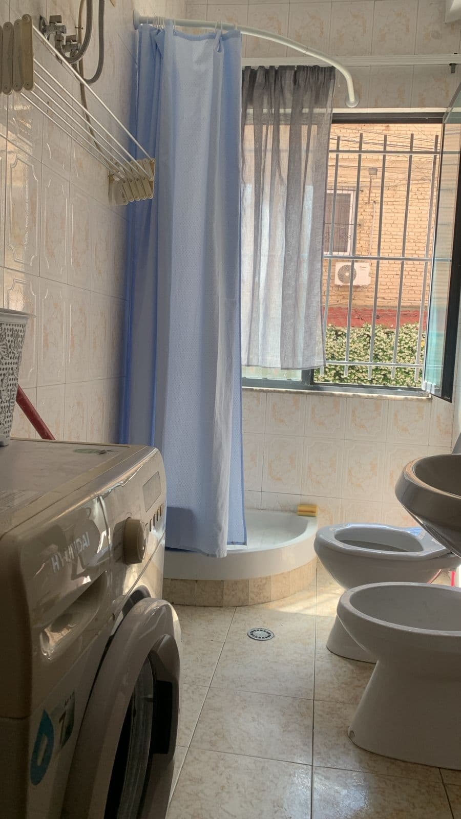 Garsoniere Me Qira në Komunën e Parisit, Tiranë - 35.000 Lekë/muaj| 40 m² 4