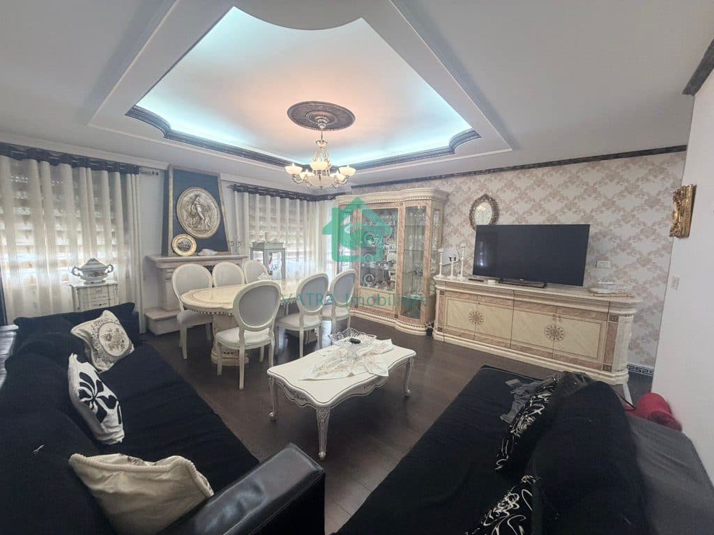 Apartament 2+1+Post parkimi Me Qira në Bllok, Tiranë - 85.000 Lekë/muaj | 110 m²