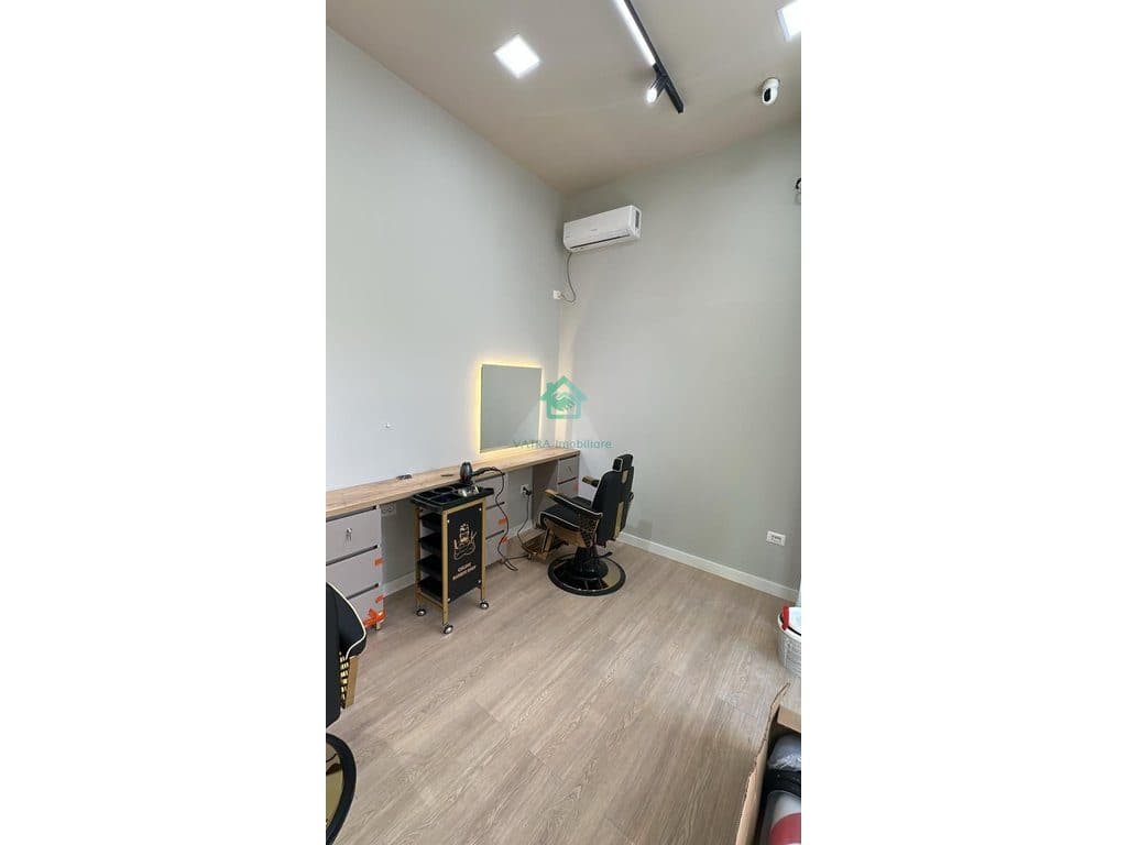 🏢 Dyqan me Qera Premium – Rruga e Barrikadave 3