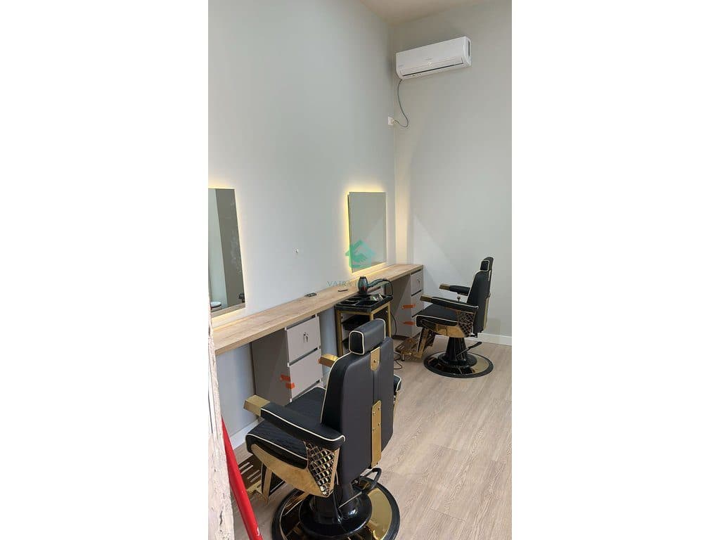 🏢 Dyqan me Qera Premium – Rruga e Barrikadave
