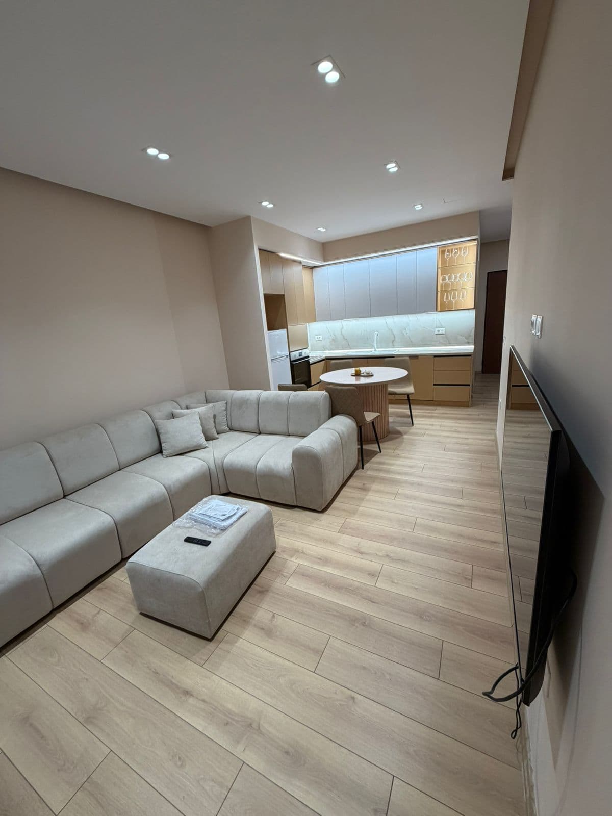 Apartament 2+1 Me Qira në Vizion Plus, Tiranë - 900€ | 94 m²