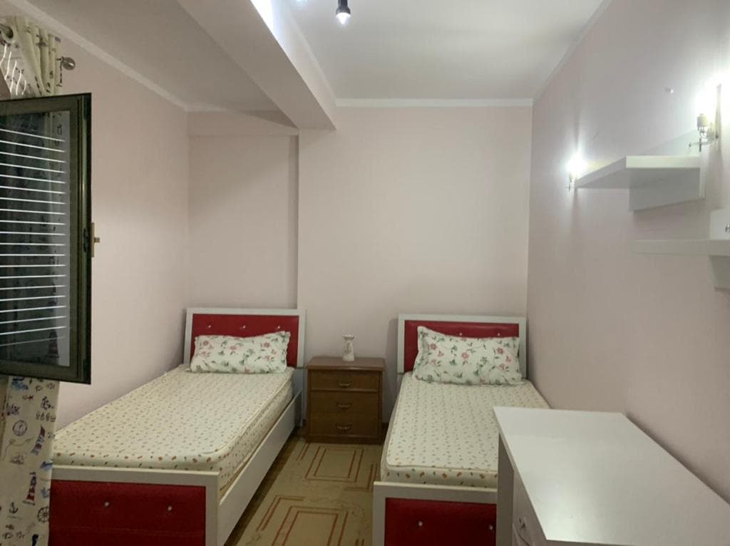 Apartament 2+1+2tualete Me Qira në Rrugën e Fortuzit, Tiranë - 550€ | 90 m² 4