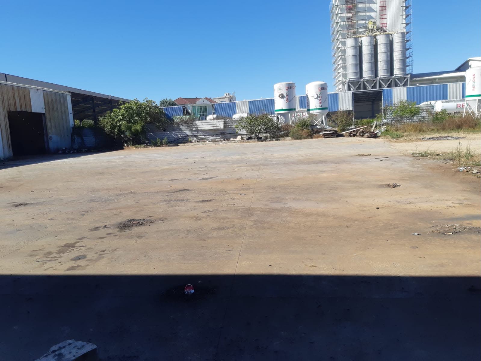 Kapanon me qira në Vorë, Tiranë - 4500€ | 1200 m² 3