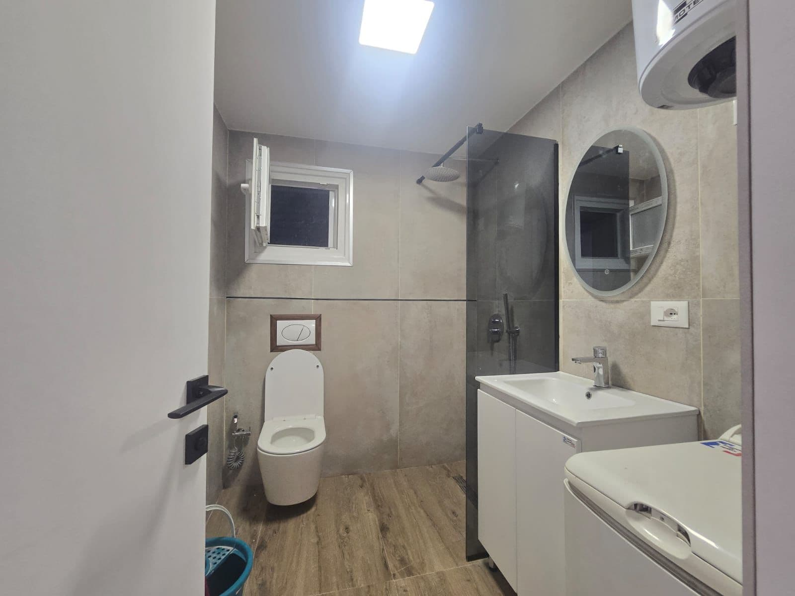 Ambinet biznesi me Qira ideale për zyrë apo klinika me pamje nga rruga kryesore, përball Maternitetit në Tiranë - 800€ | 78 m² 4