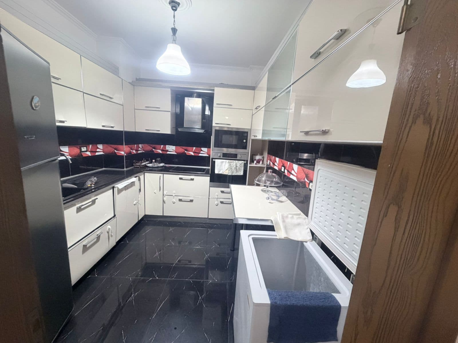 Apartament 2+1+Post parkimi Me Qira në Bllok, Tiranë - 85.000 Lekë/muaj | 110 m² 2