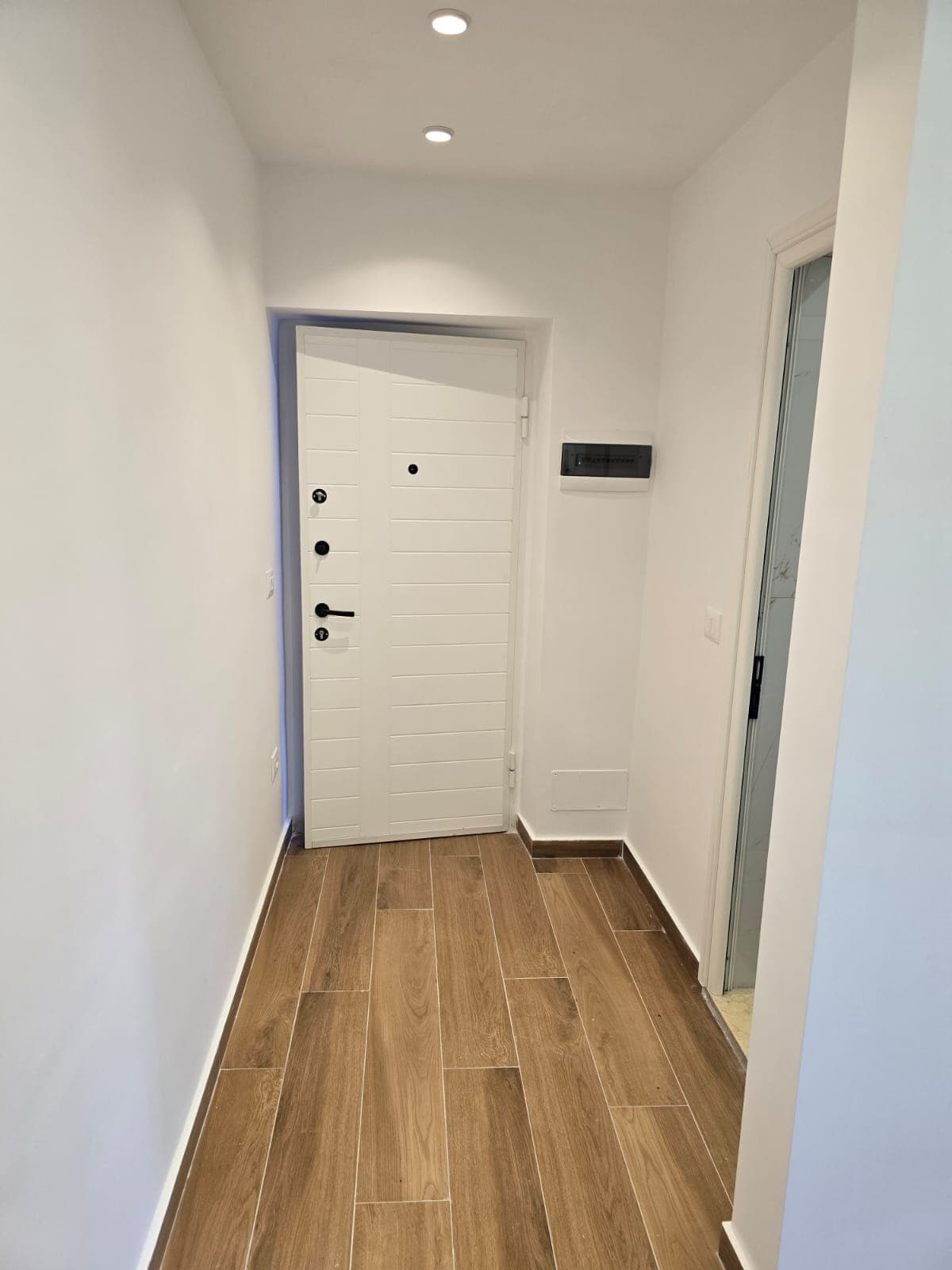 Gasonjere për Shitje në Rruga Bardhyl, Tiranë - 85,000€ | 30 m²