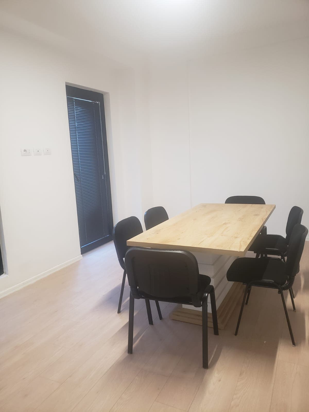 Ambient Biznesi Me Qira Garden Building tek 21 Dhjetori, Tiranë – 1000€ neto | 124 m² 3
