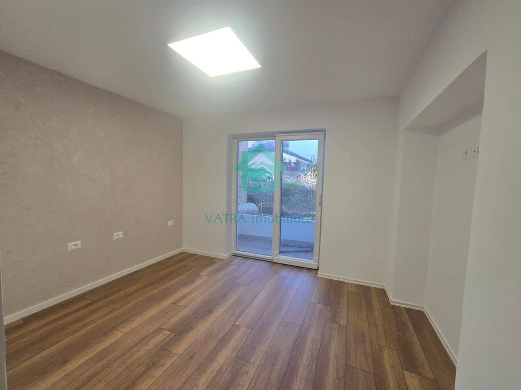 Ambinet biznesi me Qira ideale për zyrë apo klinika me pamje nga rruga kryesore, përball Maternitetit në Tiranë - 800€ | 78 m² 2