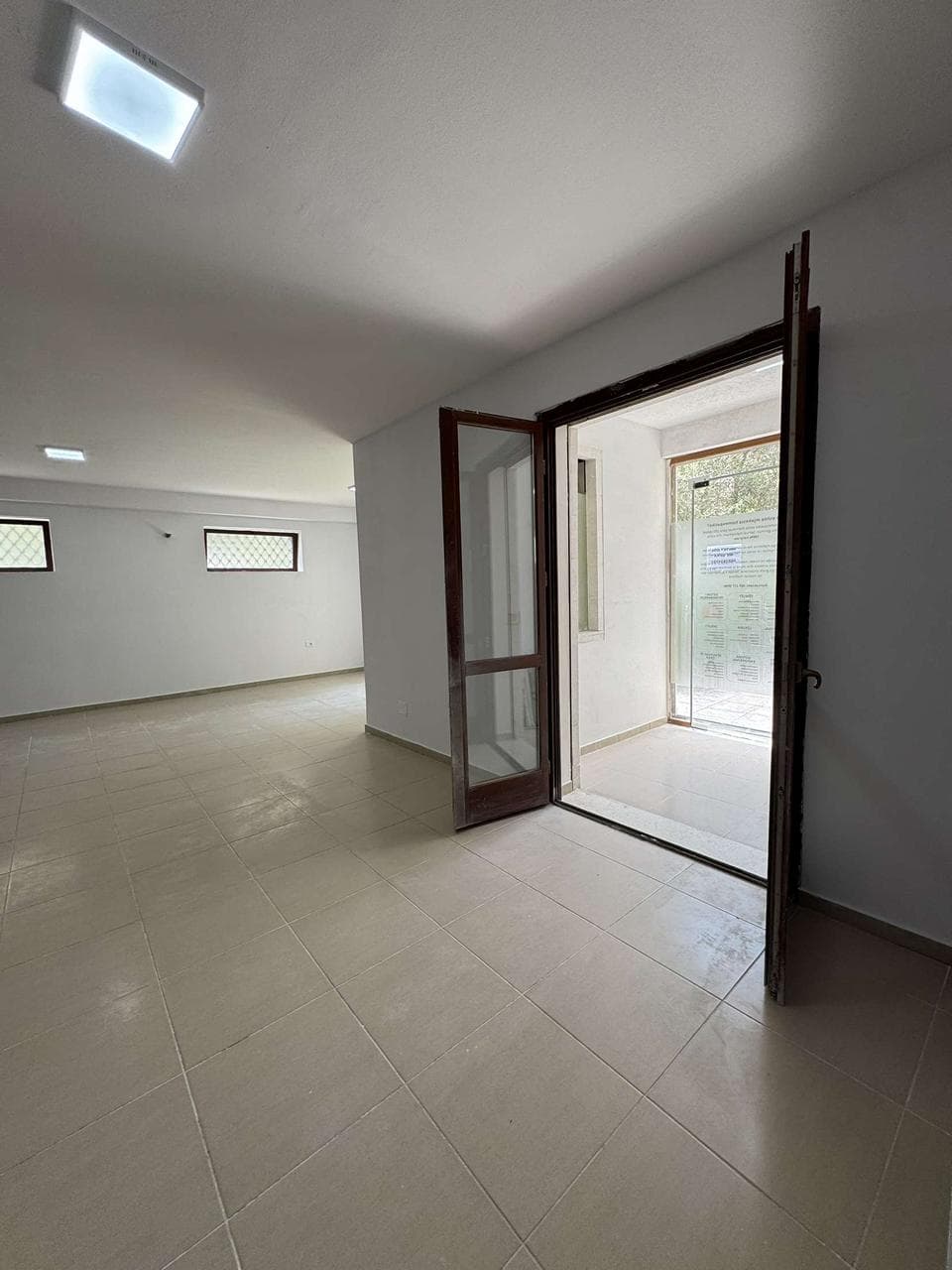 Dyqan openspace për shitje tek Liqeni i Thatë, Tirana - 180000€ | 98 m² 2