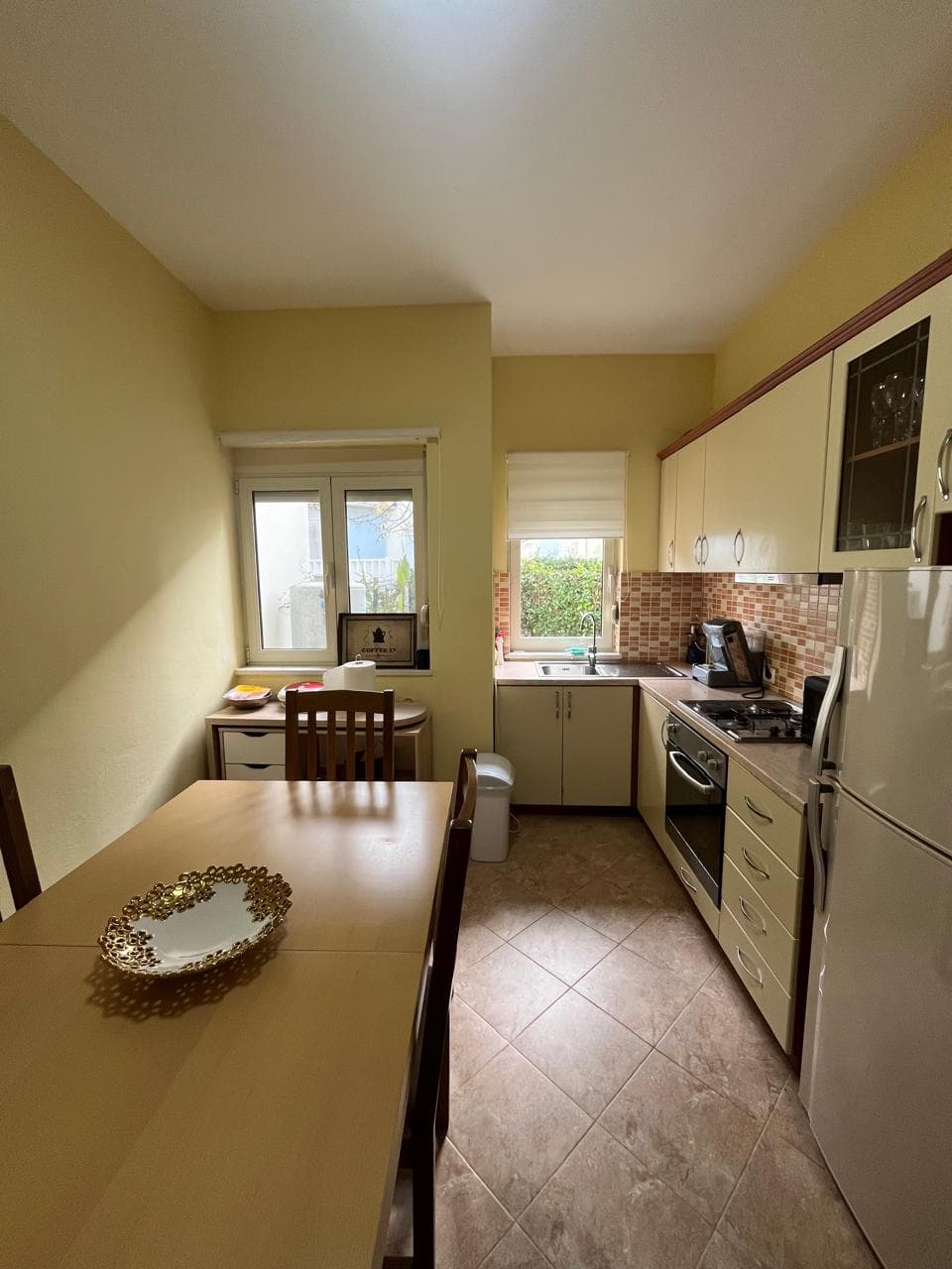 Shitet Apartament 3+1 me oborr tek Gjiri i Lalezit 2