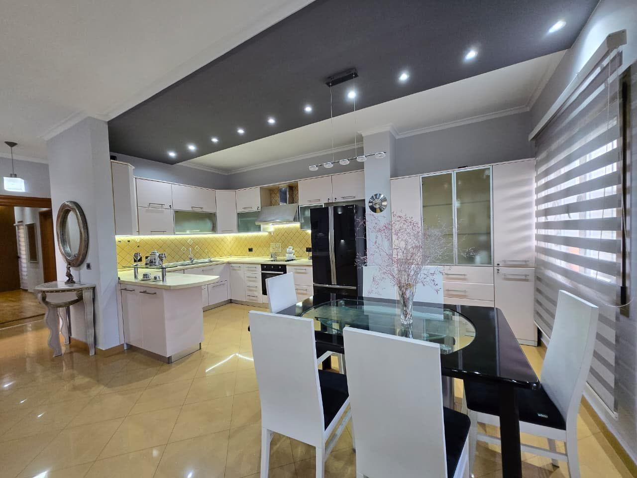 Apartament 2+1 Me Qira në katin e dytë të një vile Rruga e Elbasanit, Tiranë - 1500€ | 130 m² 4