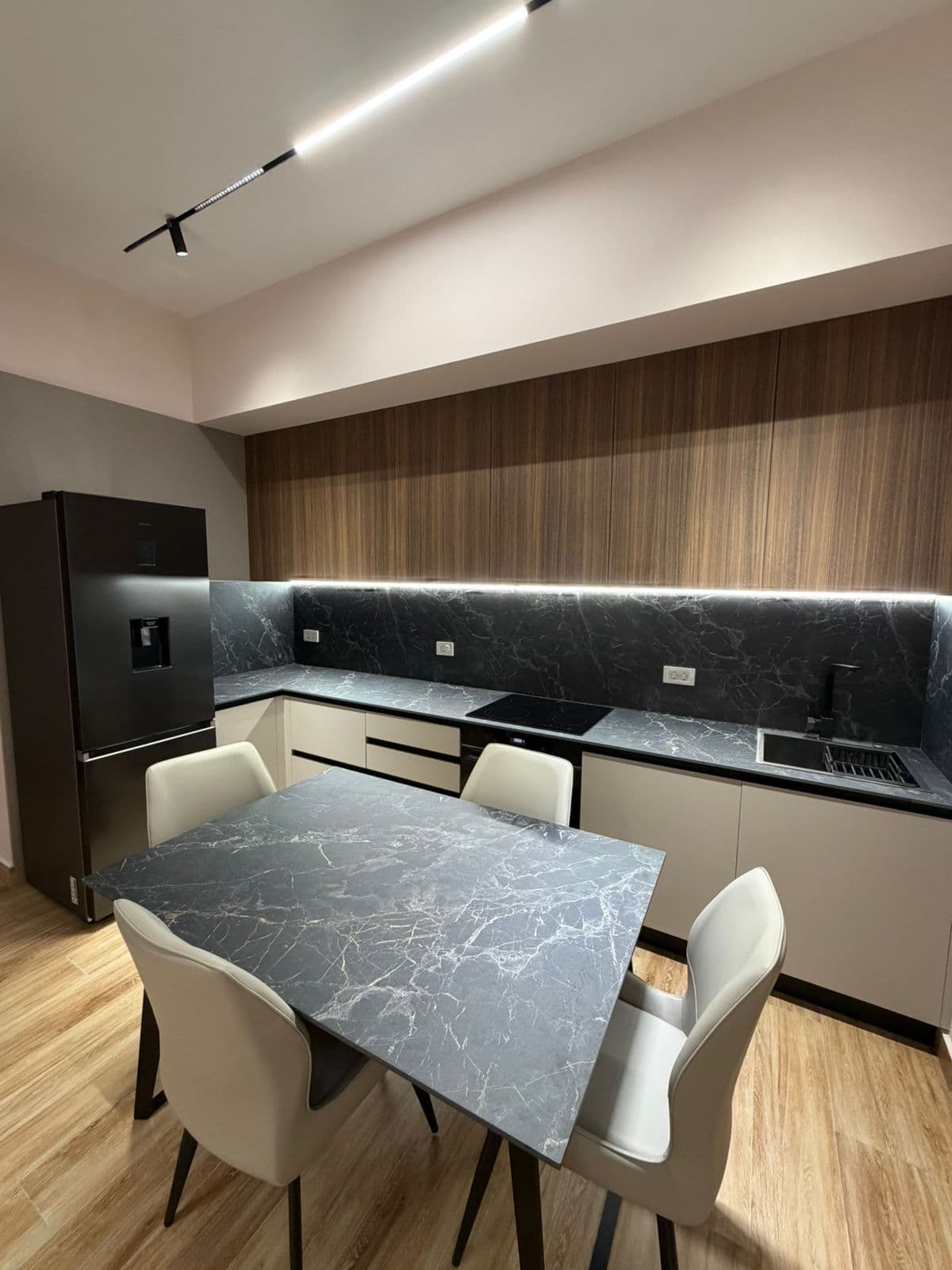 Apartament 1+1 Me Qira në Kompleksin Delijorgji, Tiranë - Çmimi: Kontaktoni | 90 m² 2