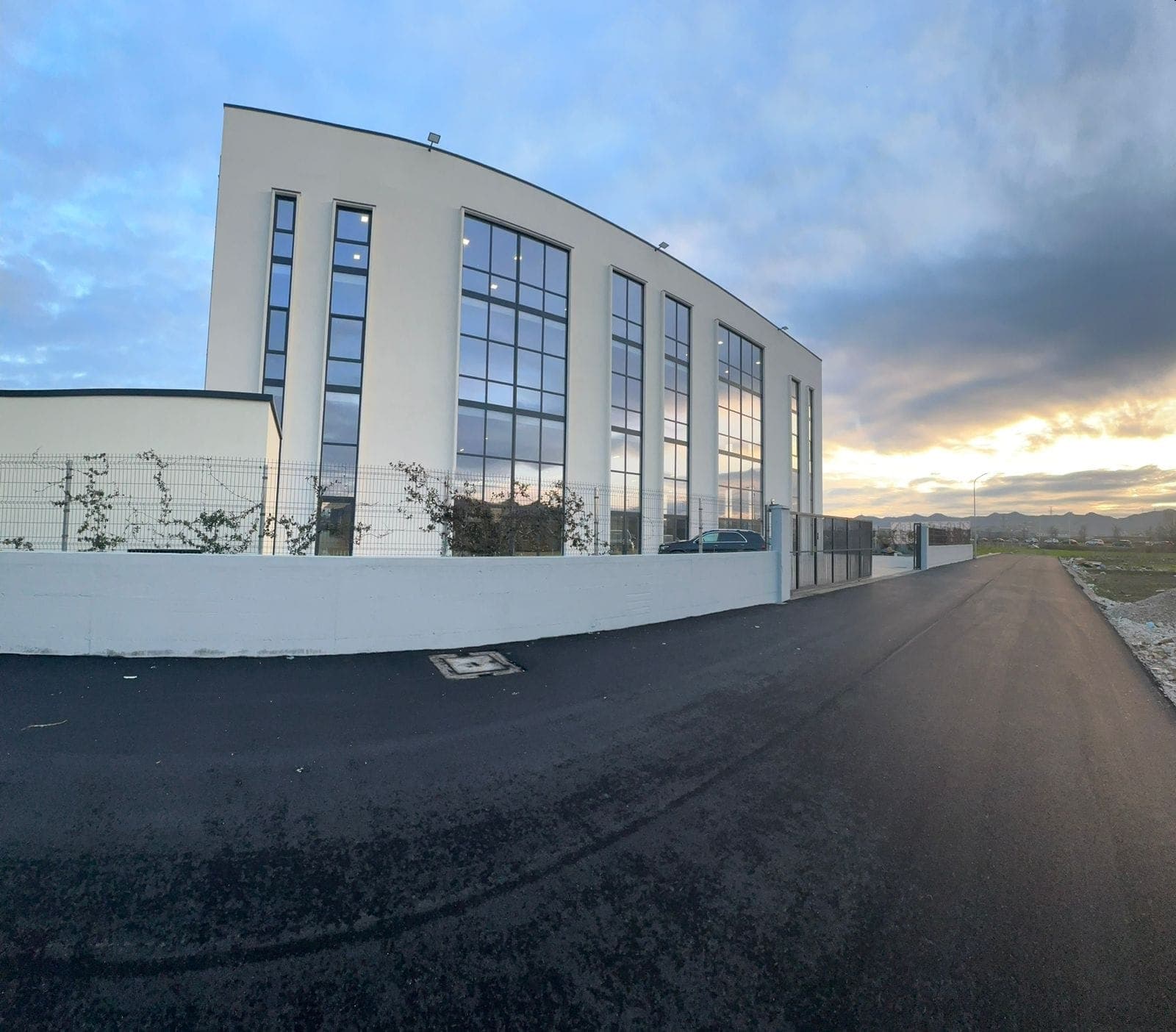Magazinë 4 kate Për Shitje në Tiranë - 7,740,000€ | 4 kate