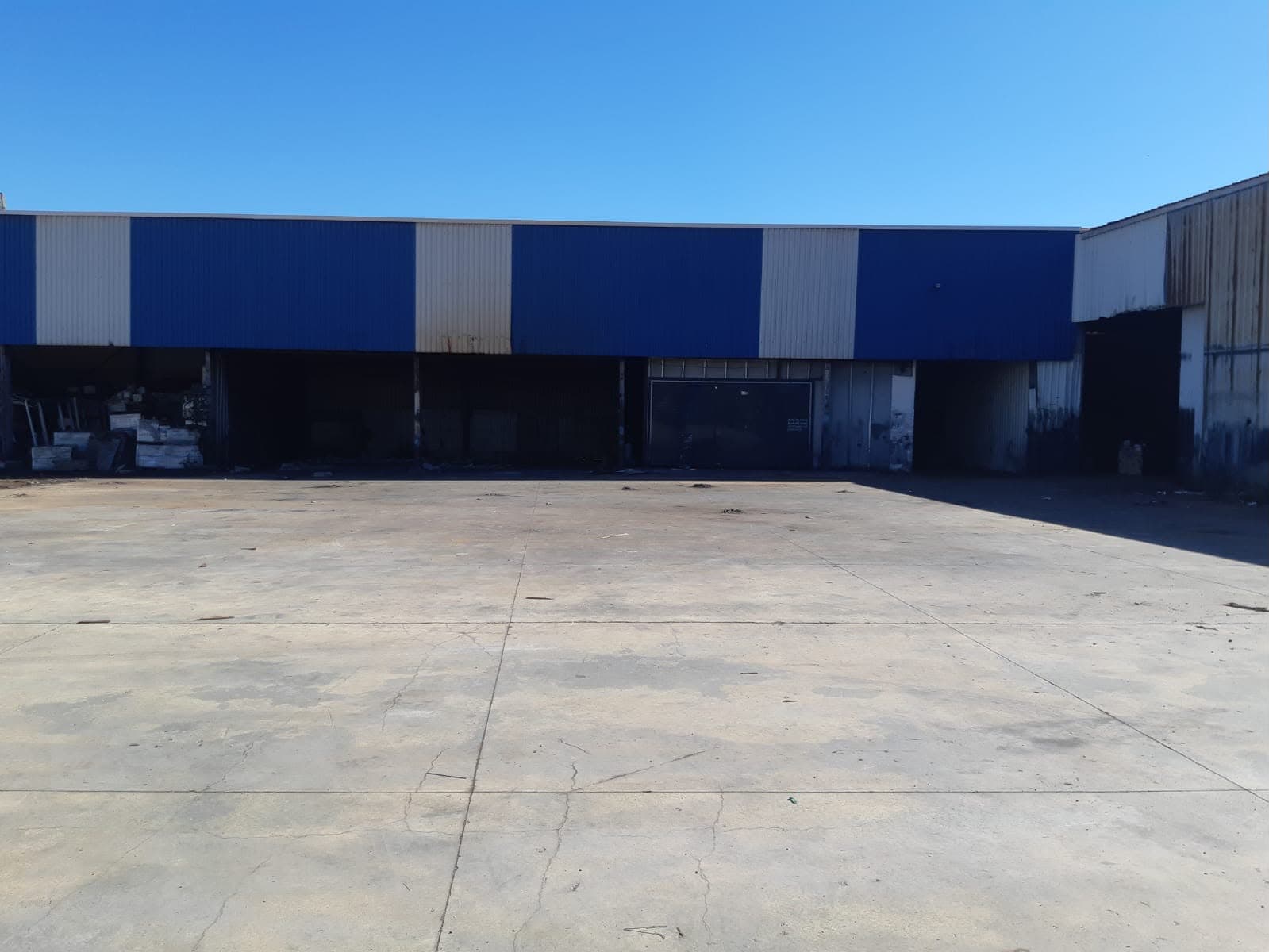 Kapanon me qira në Vorë, Tiranë - 4500€ | 1200 m² 2