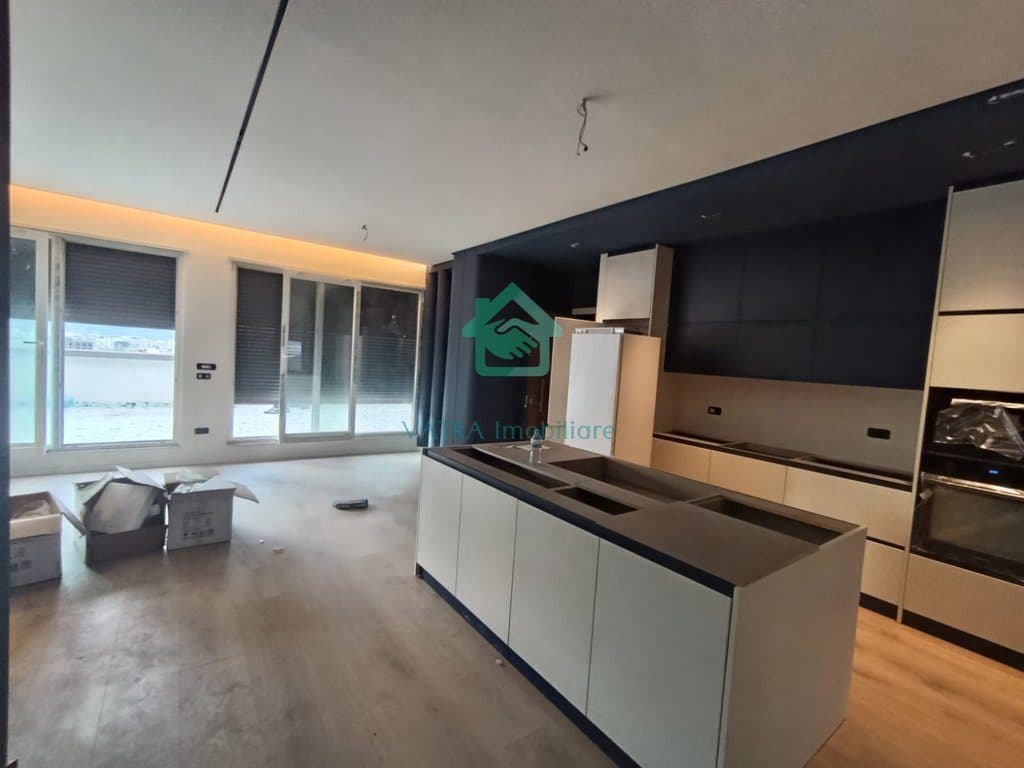 Apartament 2+1+2+ verrand Për Shitje në Rruga 5 Maji, Tirana - 350,000€ | 192 m²