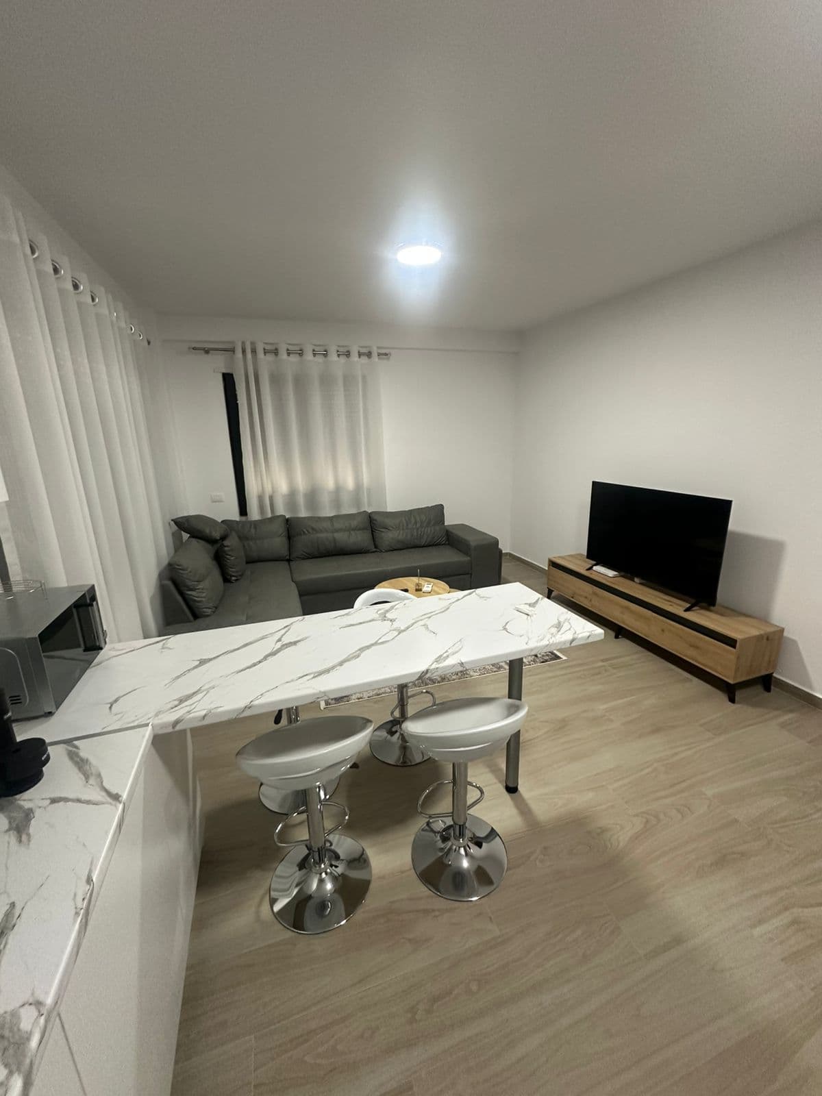 Apartament 2+1+2+ Post parkimi Me Qira Qendra Linkolin tek Pazari i Ri, Tiranë - 800€ | 95 m²