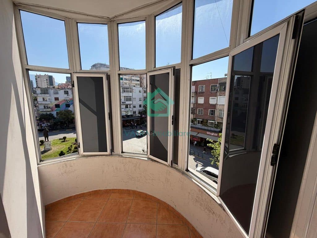 Ambient Biznesi Me Qira në Sheshi Willson, Tiranë - 1800€/neto| 178 m² 2