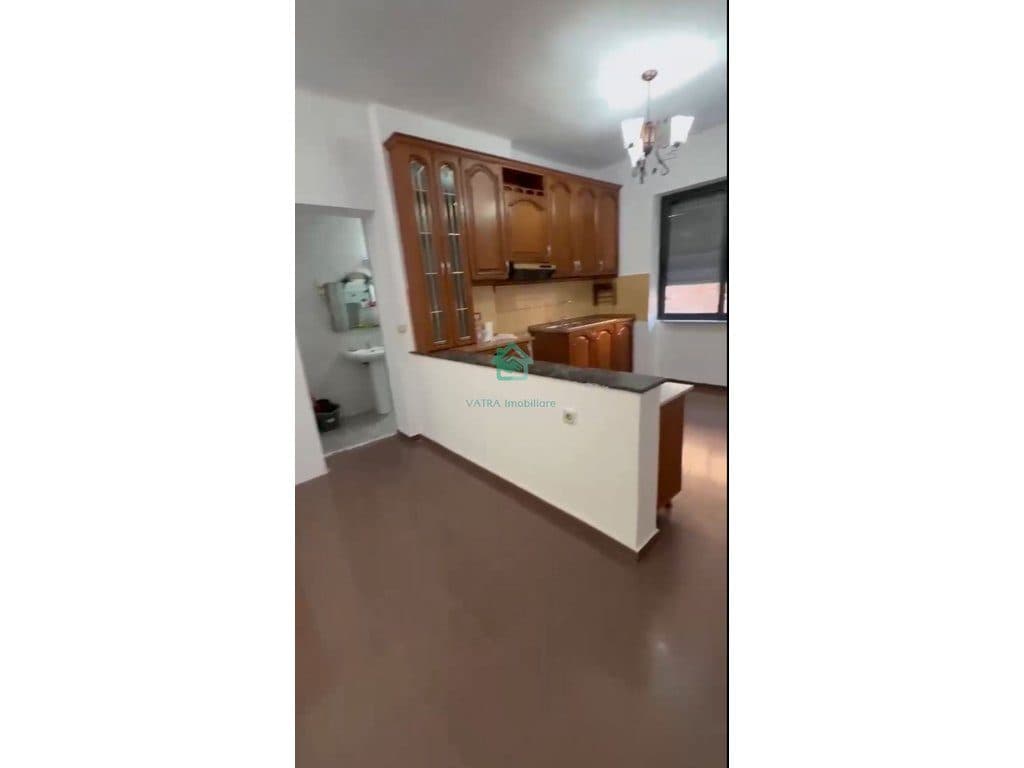 Ambient Biznesi Me Qira buzë rrugës kryesore tek Rruga e Durrësit, Tiranë - 1500€ Neto | 73m²