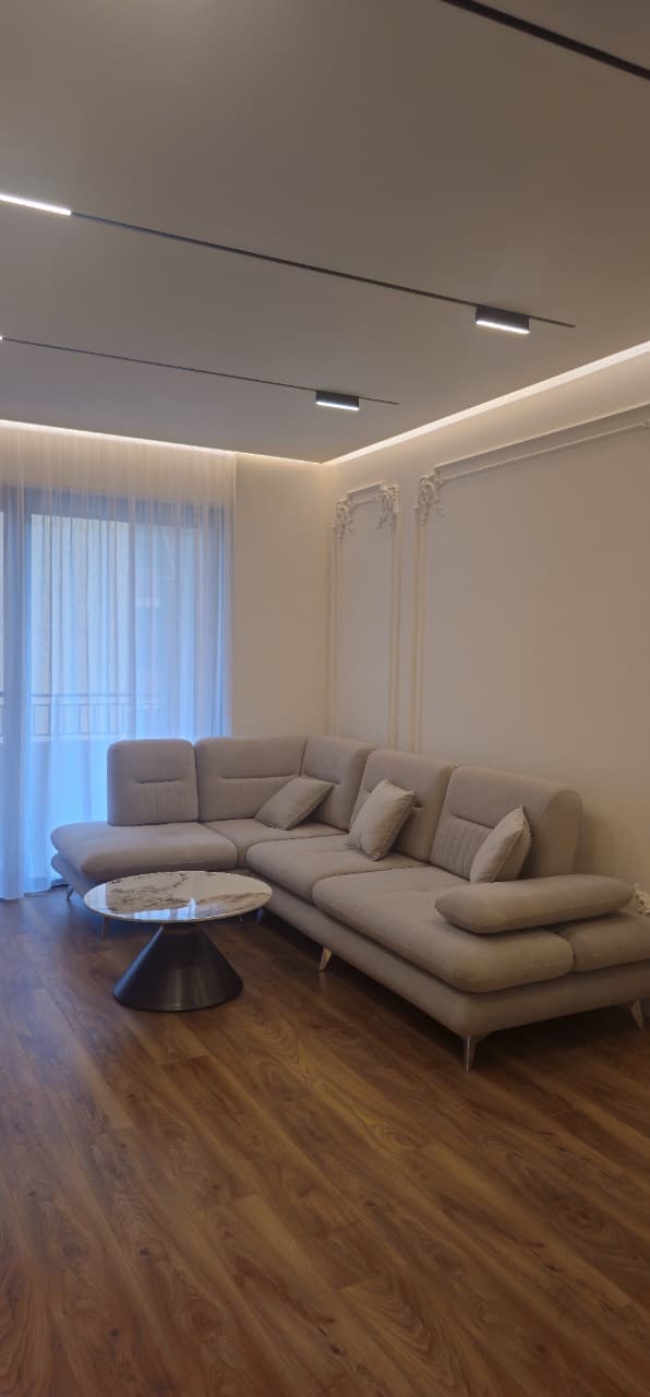 Apartament 1+1 Me Qira në Liqeni i Thatë përbri Radisson, Tiranë - 1100€
