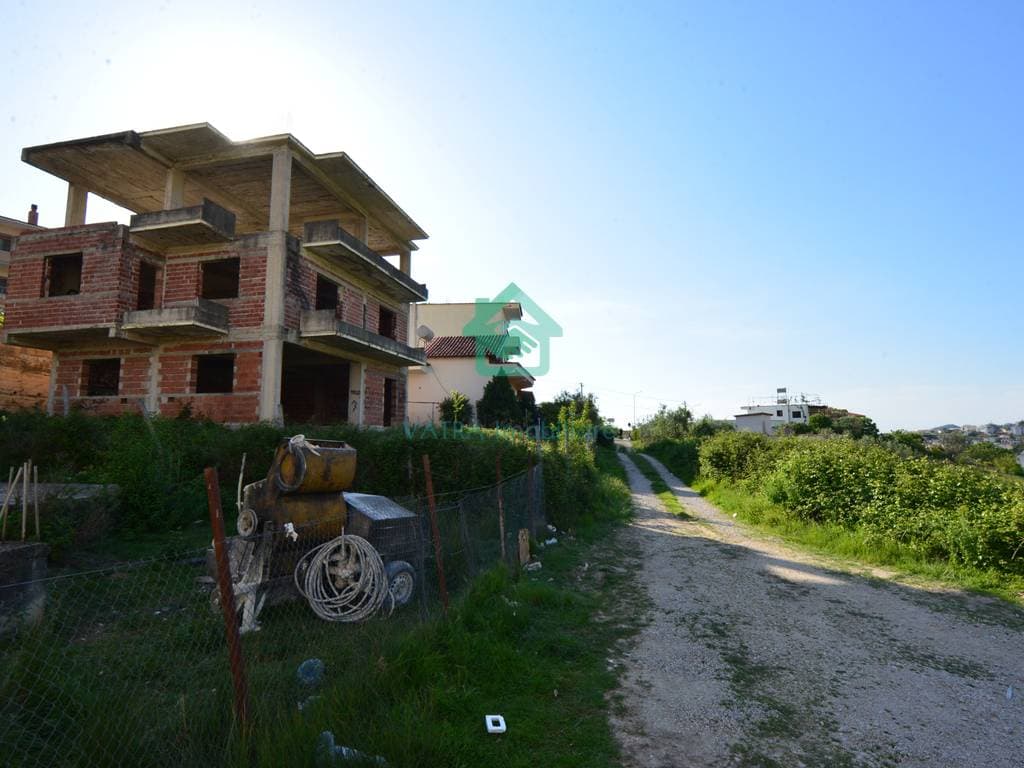 Shitet Shtëpi 3-Katëshe – Çollak, pranë Liqenit të Farkës 4