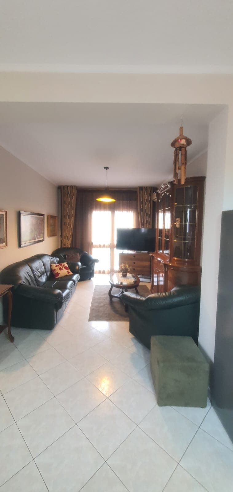 Jepet me qira kati 3-të i një Vilë 2+1 në Brryl, Tiranë - 600€ | 100 m²