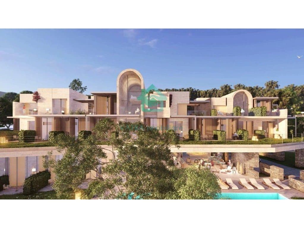 Vilë Standarde 3+1+3 Për Shitje në San Nicolas - 1,250,000€ |