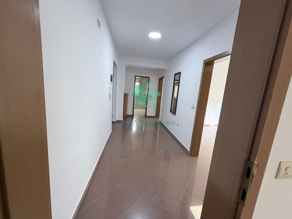 Jepet me Qira- Ambient zyre afër Farmaci Daja te Blloku, Tiranë - 850€/muaj | 99 m² 2
