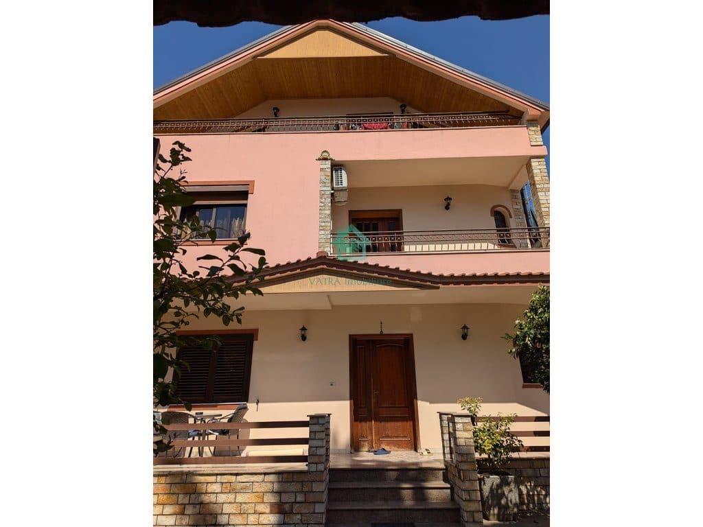 Vilë 6+1+3 Për Shitje në Don BoscoTiranë - 520,000€ | 279 m²