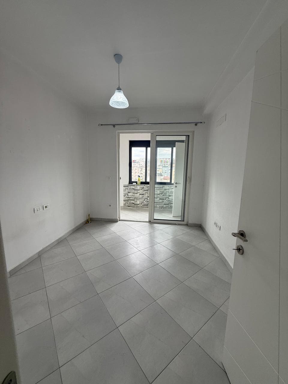 Apartament 2+1 +2 Për Shitje në Tregu Elektrik, Tiranë - 205,000 Lekë| 106 m² 2
