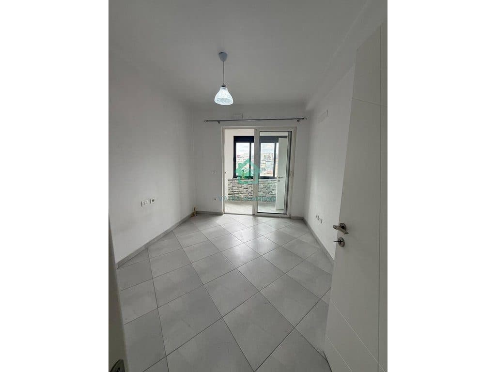 Apartament 2+1 +2 Për Shitje në Tregu Elektrik, Tiranë - 205,000 Lekë| 106 m² 2