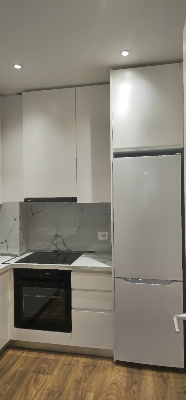 Apartament 1+1 Me Qira në Liqeni i Thatë përbri Radisson, Tiranë - 1100€ 4