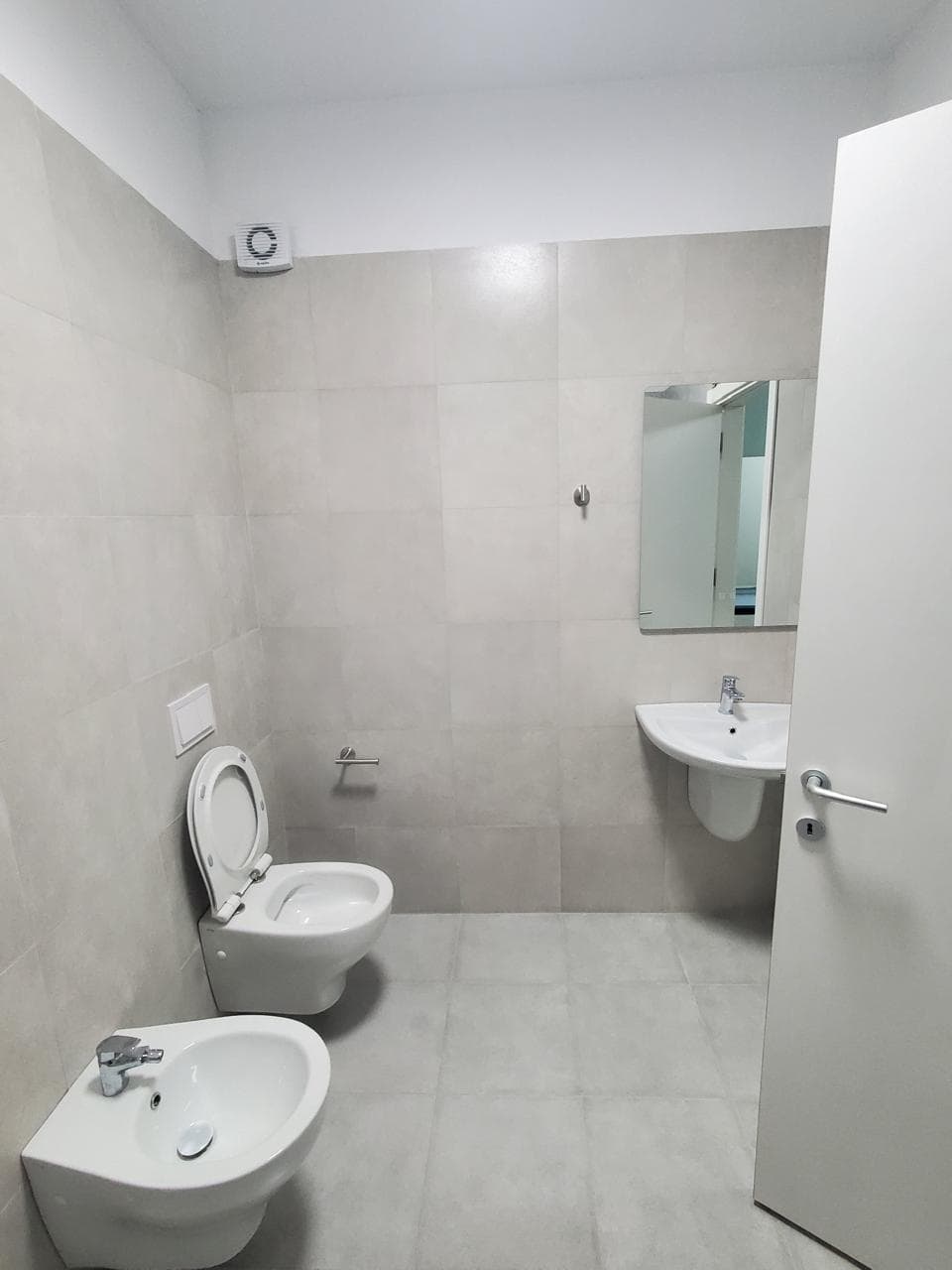 Apartament 2+1+2 + Post parkimi Me Qira në Liqeni i Thatë, Tiranë - 1200€ | 120 m² 4