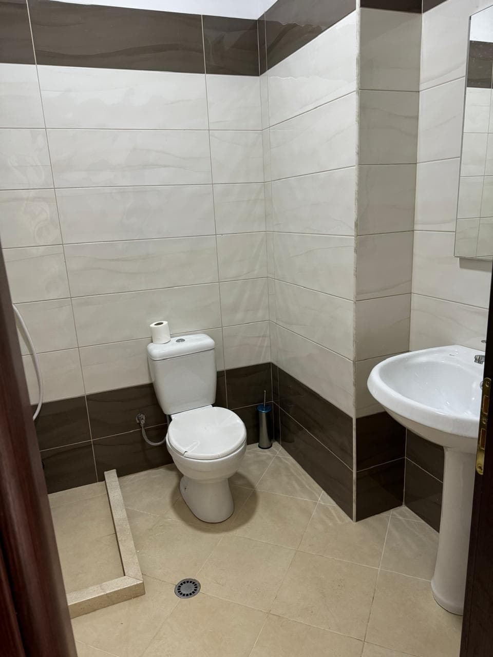 Shitet Apartament 1+1 ne Gjire te lalzit / Tek FishLand 3
