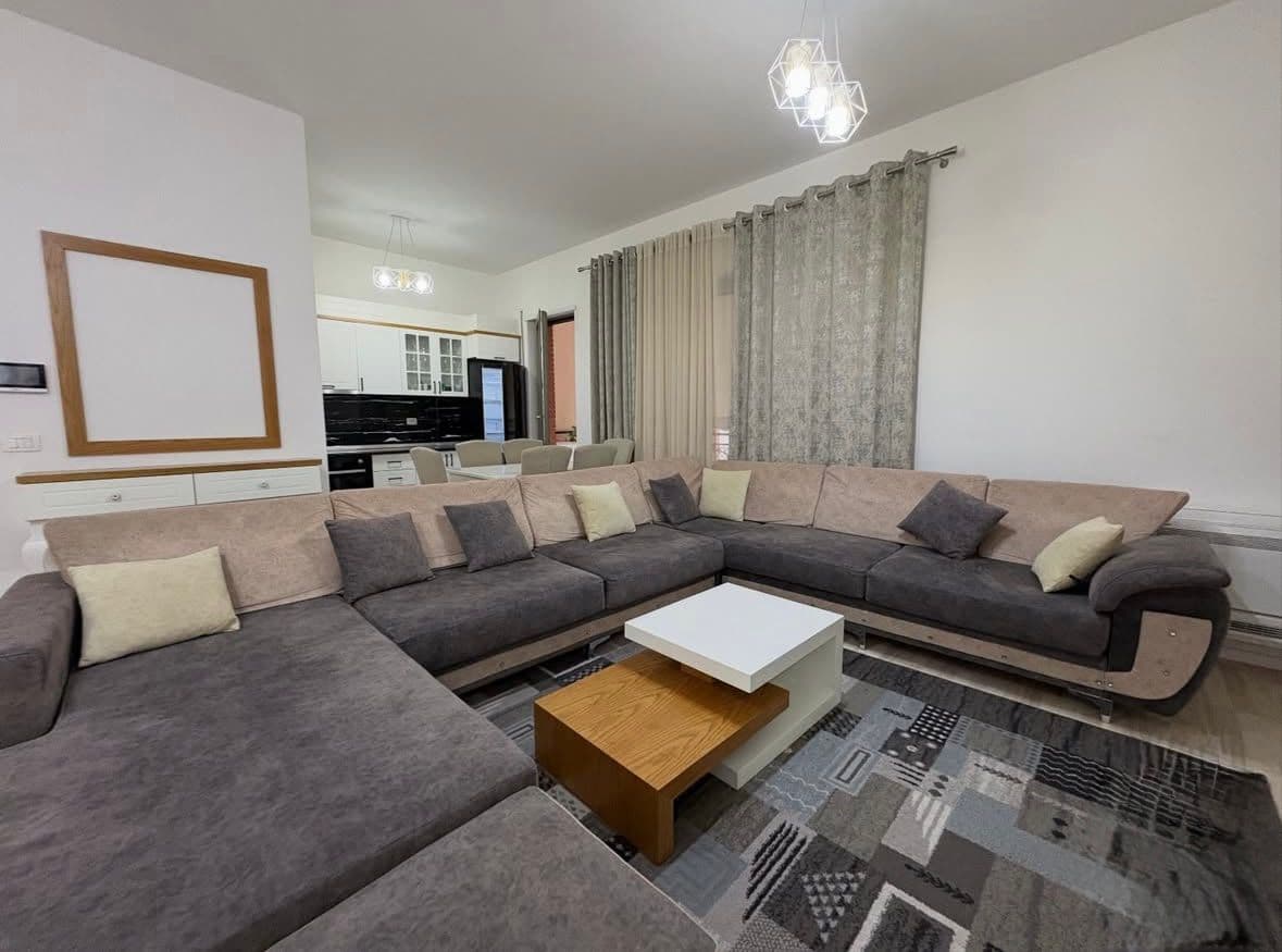 Apartament 2+1+2 Me Qira në Kompleksin Delijorgji, Tiranë – 1200€/muaj