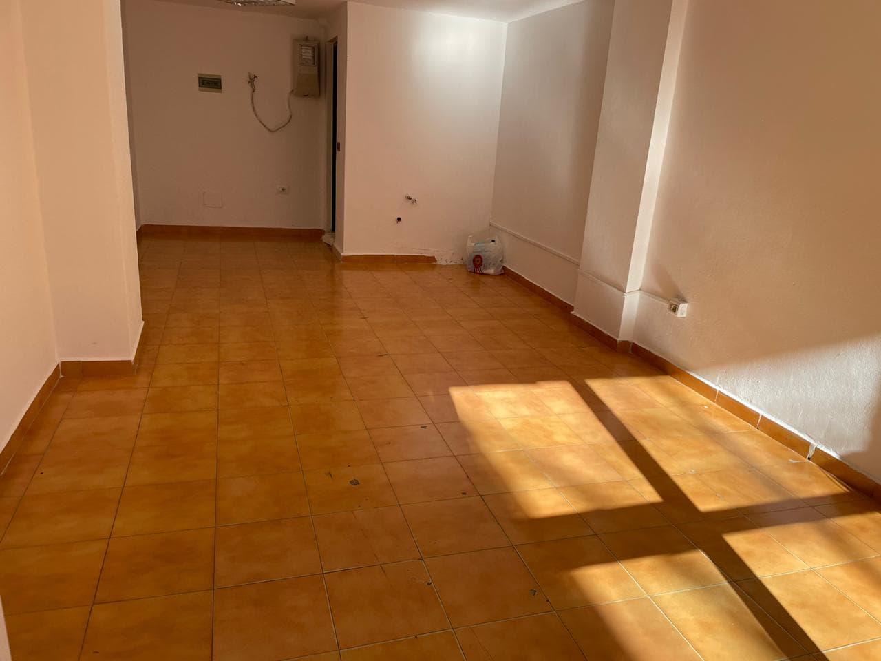 🏢 JEPET ME QERA AMBIENT KOMERCIAL / ZYRË – TEK LULISHTJA 1 MAJ 3