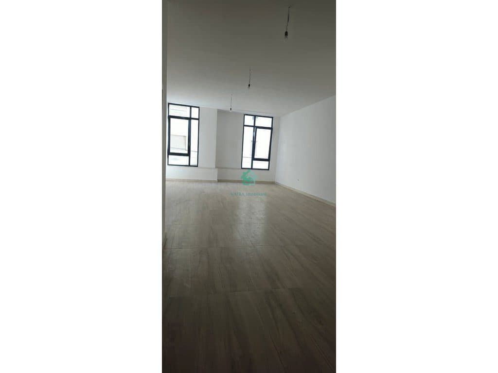 Zyrë openspace Me Qira në Qendër, Donika Center Tiranë - 1450€ | 72 m² 3