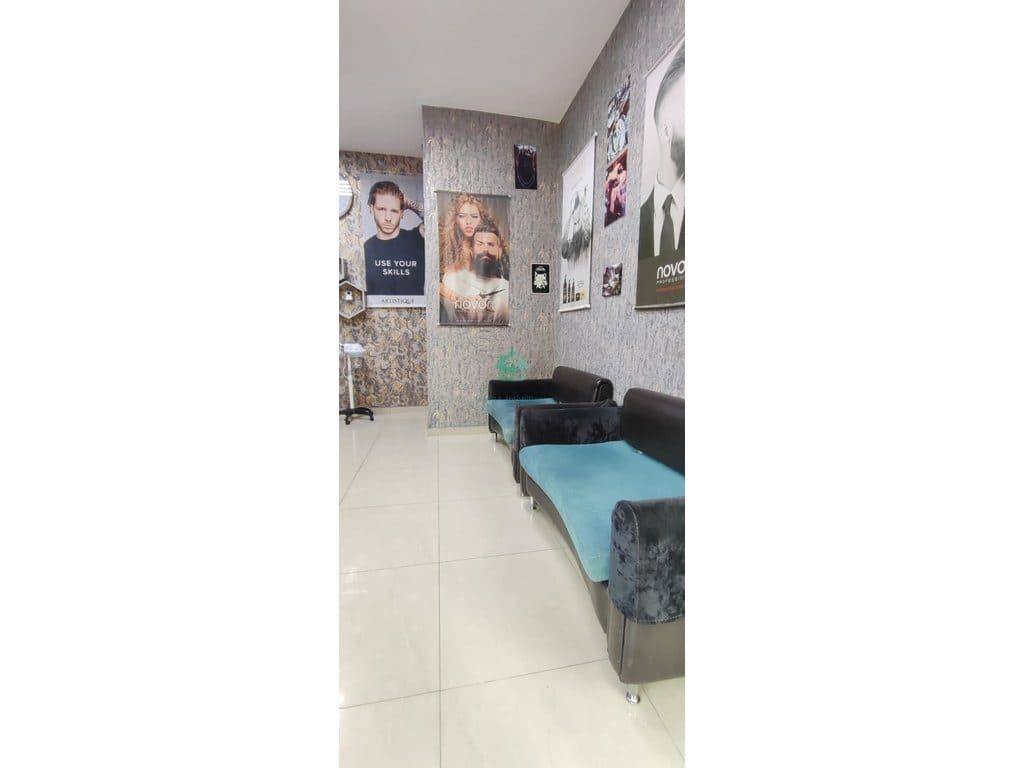 Ambient Biznesi Me Qira në Komunën e Parisit, Tiranë - 50.000 lekë