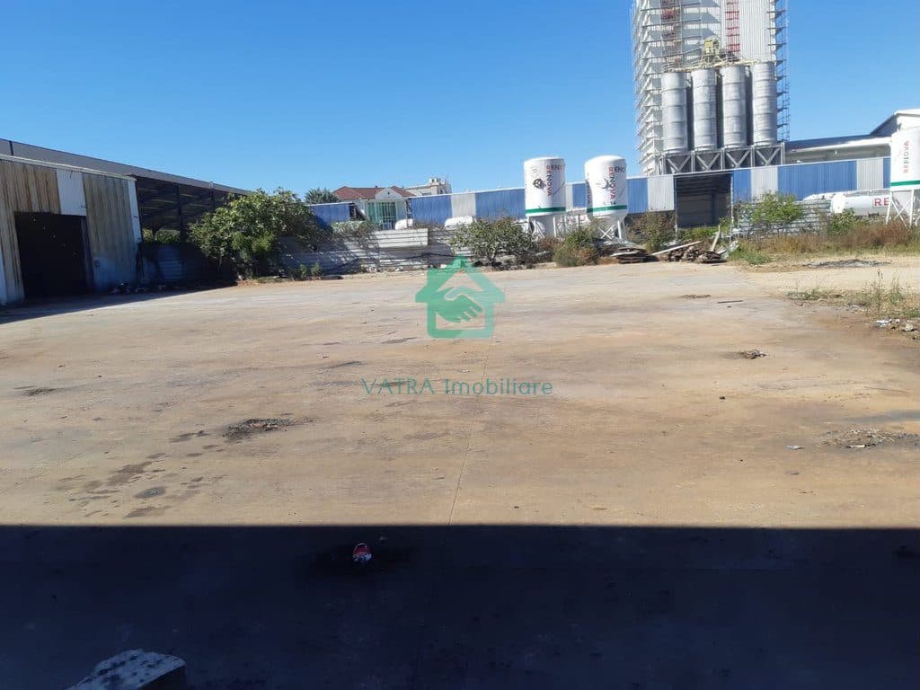 Kapanon me qira në Vorë, Tiranë - 4500€ | 1200 m² 3