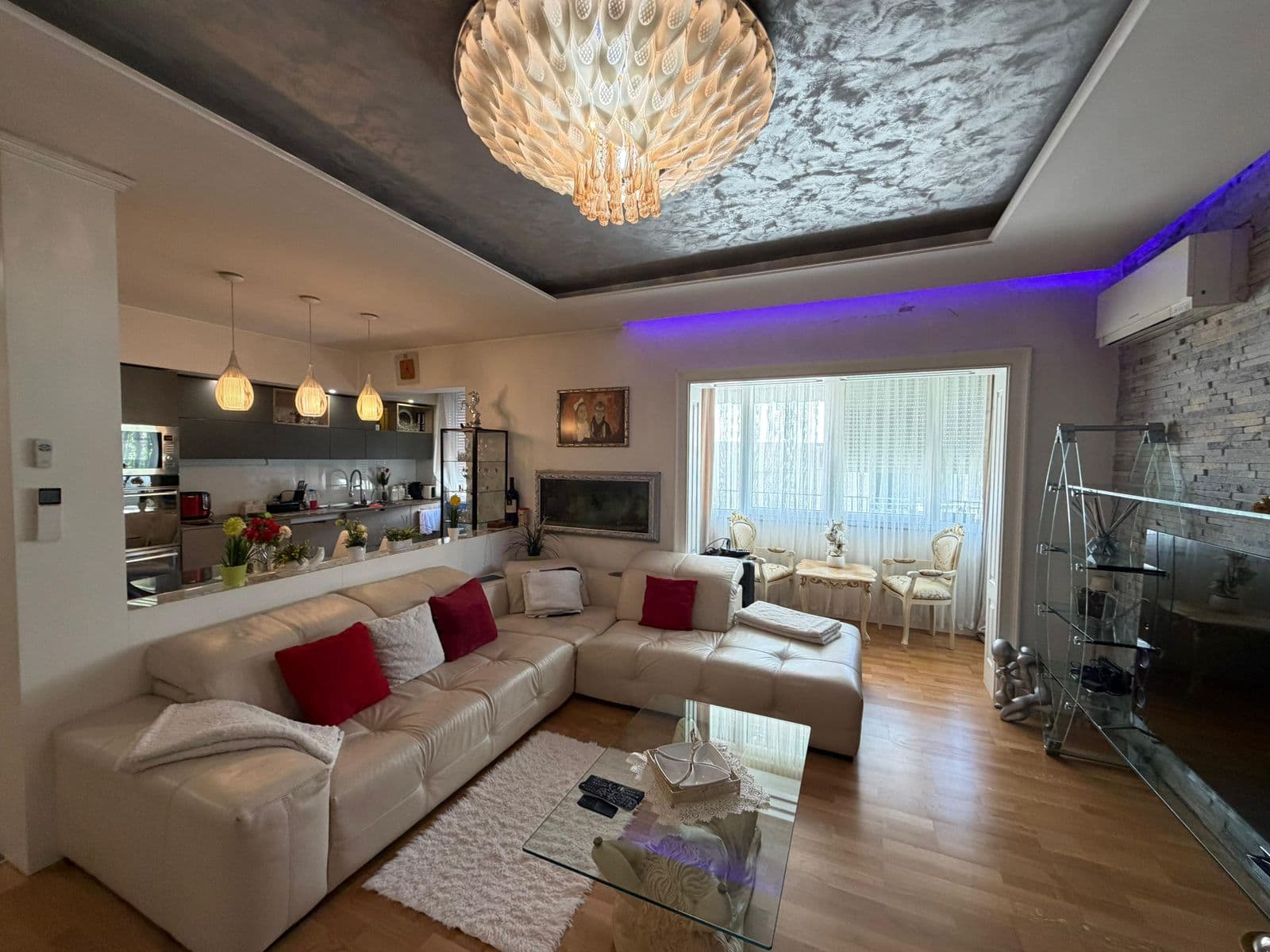 Apartament 3+1 +2 + Post parkimi Për Shitje në Komuna e Parisit, Tiranë - 300.000€ | 116 m²