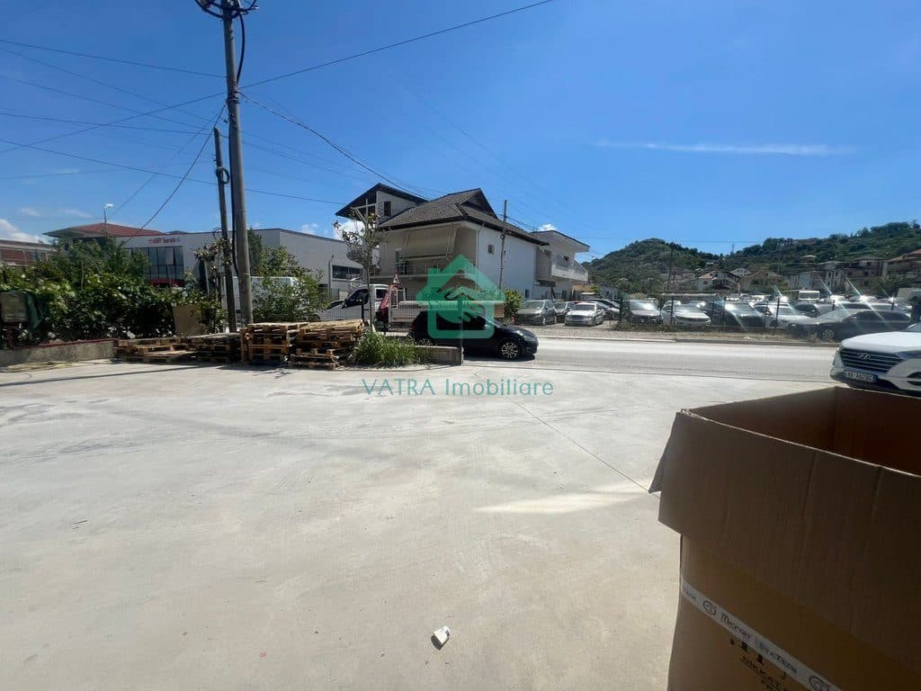 Kapanon Me Qira Rr. Dytësore në Autostrada Tiranë - Durrës, Tiranë - 2100€ | 3