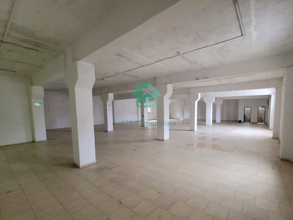 Magazinë 2-katëshe për Qira në Siri Kodra, tek Frigoriferi, Tiranë - 1400€ | 320 m² 1