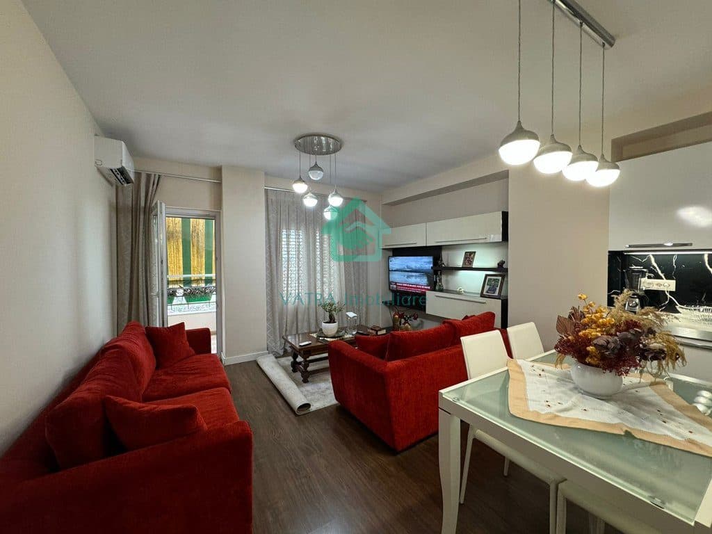 Apartament 2+1+1 Post Parkimi Për Shitje në Shkolla e Bashkuar, Tiranë