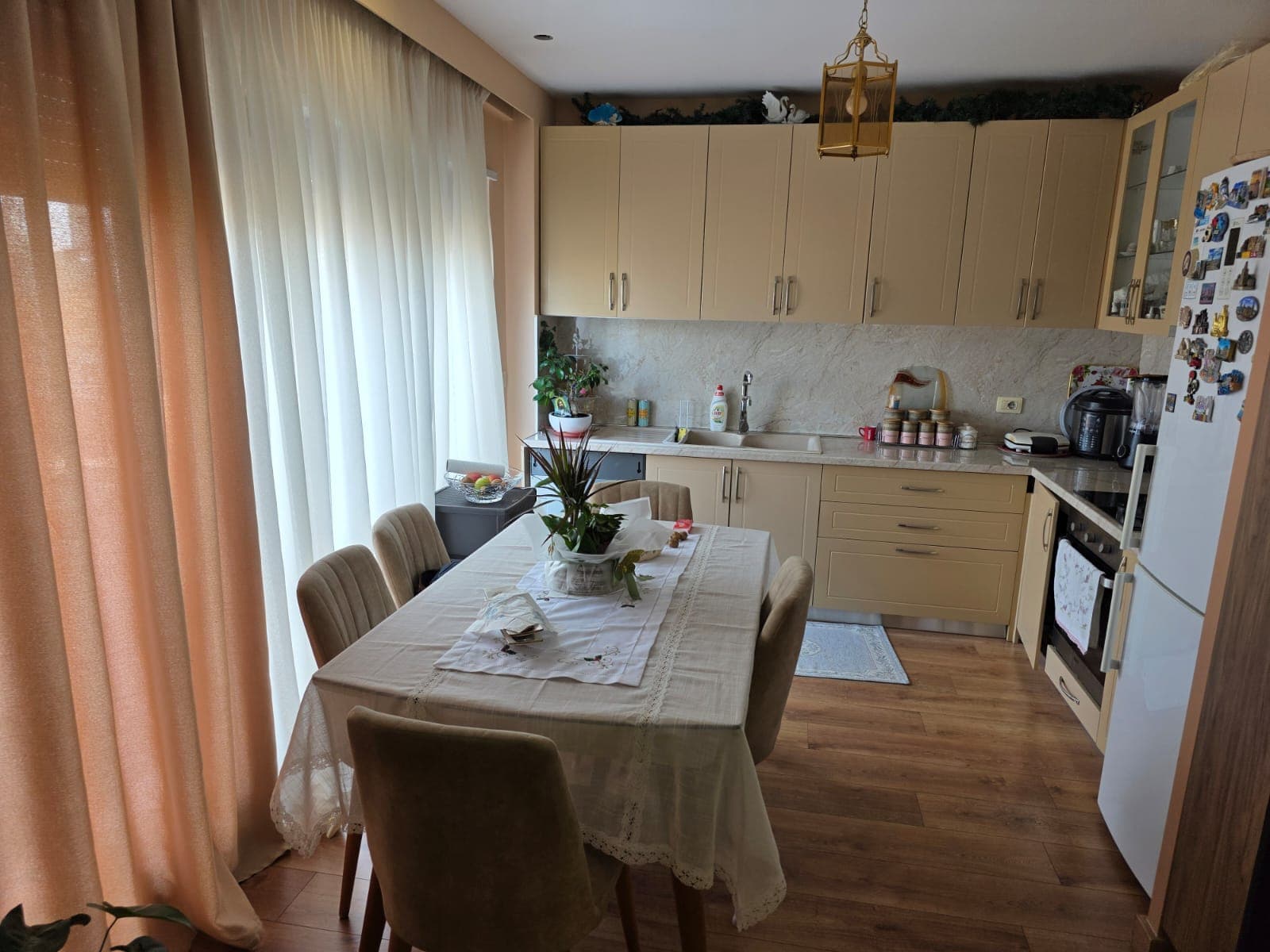 Shitet apartament 3+1 tek Xhamia e Selitës 2