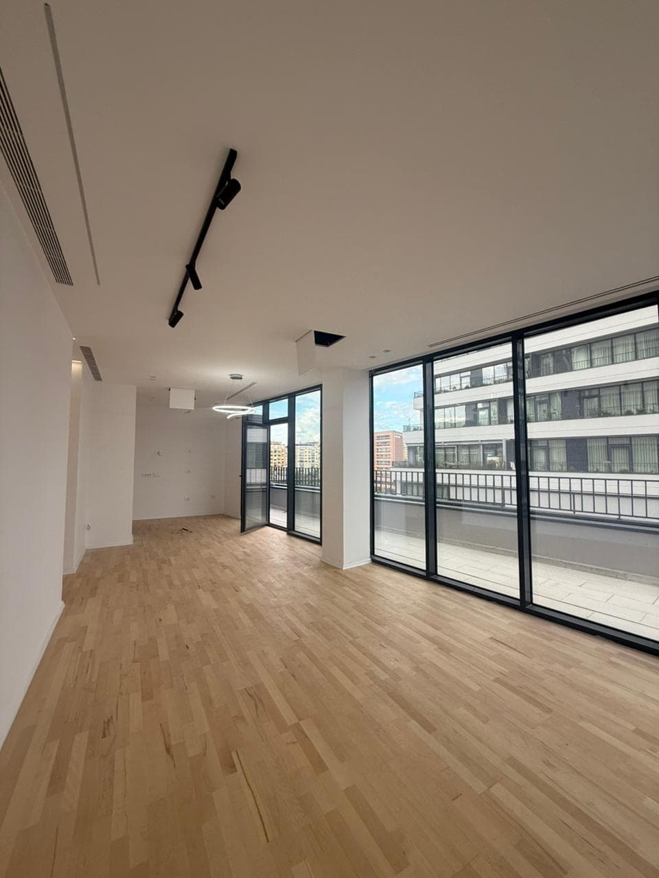 Apartament 2+1+1 Post Parkimi Për Shitje në Rruga e Kosovarëve, Lake View Residence - 486,000€ | 130 m² 2