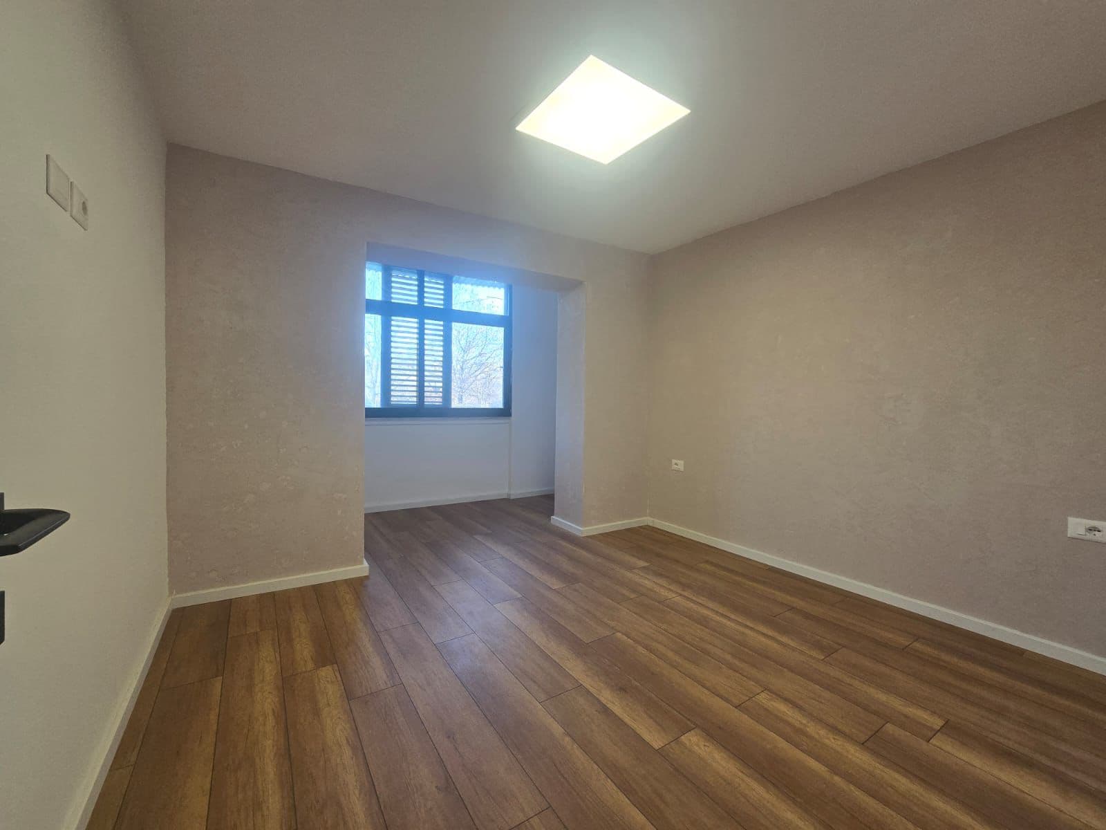 Ambinet biznesi me Qira ideale për zyrë apo klinika me pamje nga rruga kryesore, përball Maternitetit në Tiranë - 800€ | 78 m² 3