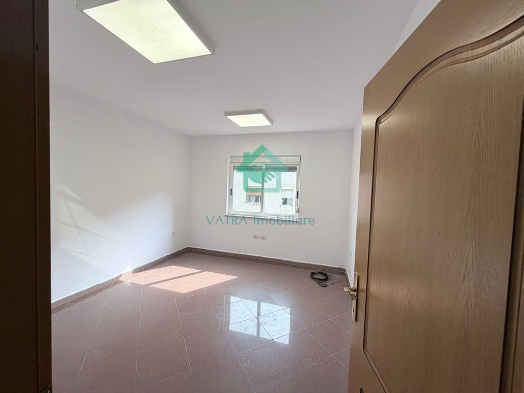 Jepet me Qira- Ambient zyre afër Farmaci Daja te Blloku, Tiranë - 850€/muaj | 99 m² 3