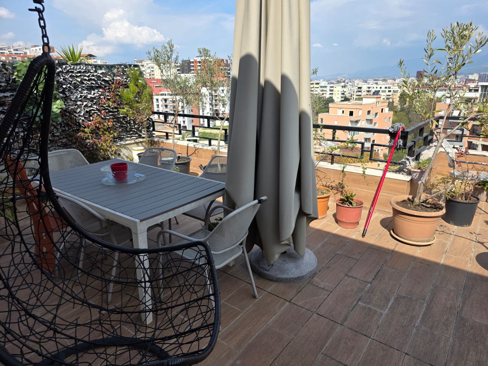 Shitet apartament 3+1 tek Xhamia e Selitës 4
